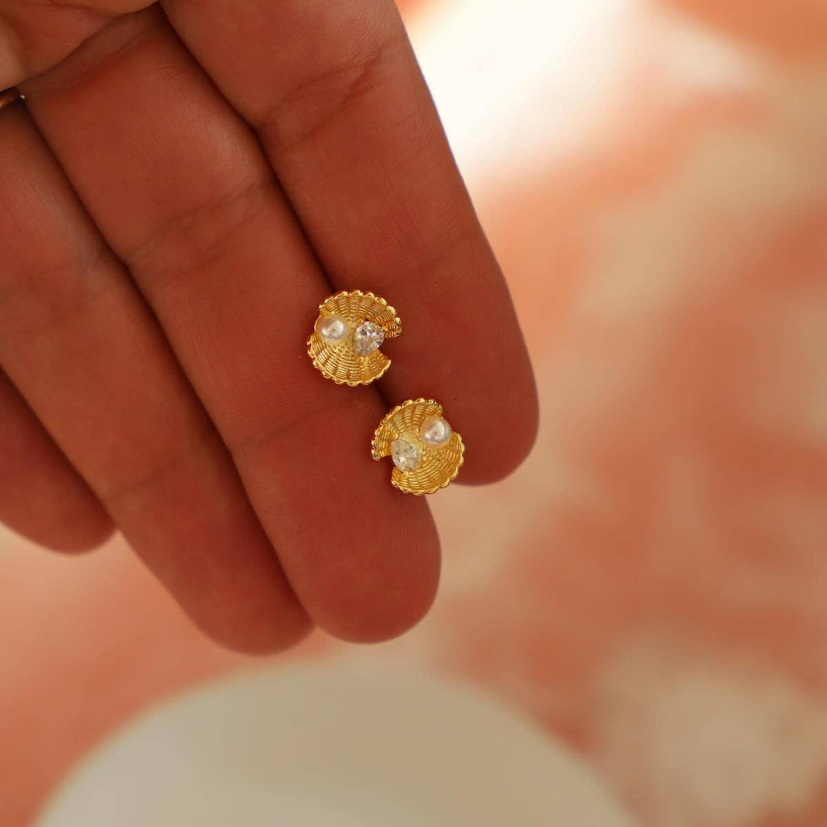 Clam Pearl Studs